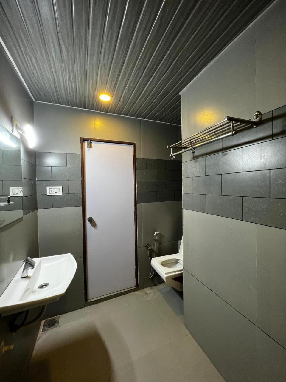 Hotel Savera Inn Morbi Extérieur photo